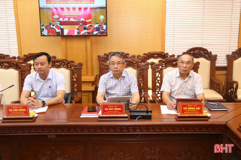 Các đại biểu tham dự tại điểm cầu Hà Tĩnh. tham-nhung-tieu-cuc-1.jpg