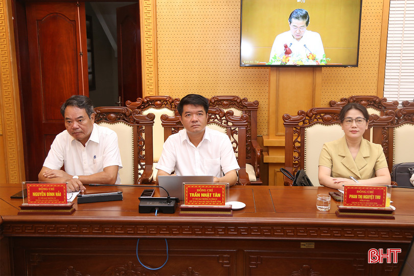 Các đại biểu tham dự tại điểm cầu Hà Tĩnh. tham-nhung-tieu-cuc.jpg