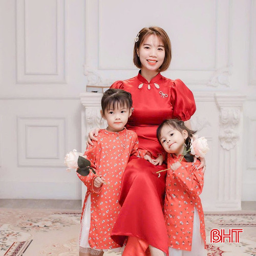 Đi chụp ảnh tết, nói chuyện về tết, gói bánh chưng... là cách chị Hồ Phương Thảo chỉ dạy các con về ý nghĩa của tết cổ truyền dân tộc. bqbht_br_di-chup-anh-tet-noi-chuyen-ve-tet-goi-banh-chung-la-cach-chi-ho-phuong-thao-chi-day-cac-con-ve-y-nghia-cua-tet-co-truyen-dan-toc.jpg