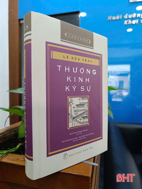 Ấn phẩm Thượng Kinh ký sự do Công ty cổ phần Đọc và học Việt Nam thực hiện, Nhà văn Nguyễn Xuân Tuấn và PGS.TS Nguyễn Hữu Sơn sưu tập, biên soạn; Nhà xuất bản Trẻ TP Hồ Chí Minh xuất bản. (Quý IV/2024). bqbht_br_z6164746171022-1f68eb4f3b113767414d0ae13fa0c1b6.jpg