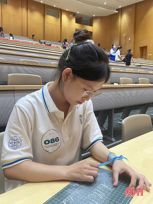 Trên hành trình học đại học, Đào Thị Thỏa luôn nỗ lực học tập để không phụ niềm tin tưởng của mọi người. z5781490166316_0131c6f848e1657a29d6882472df715f.jpg