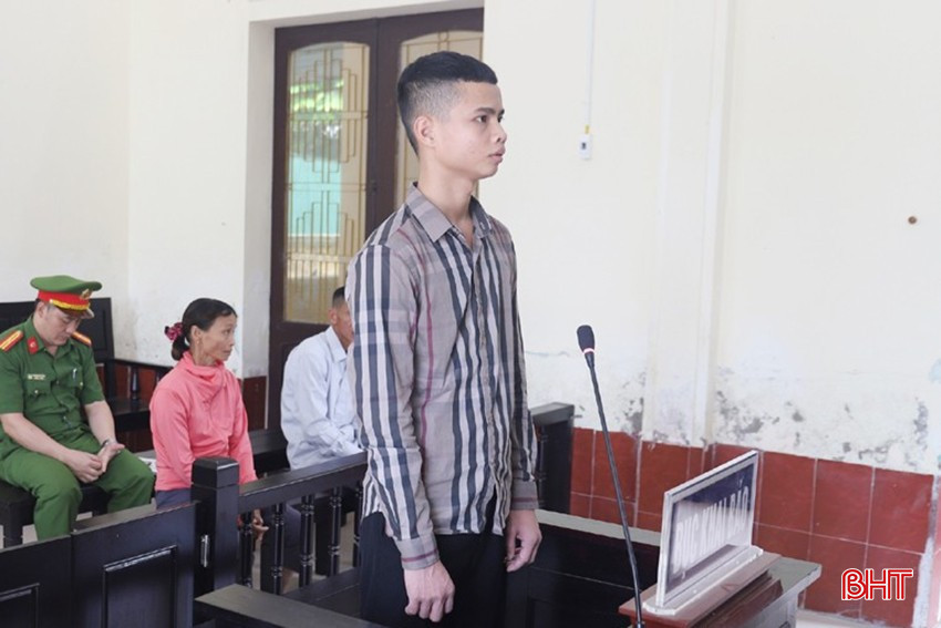 Trần Quốc Huy tại phiên xét xử về tội "Lừa đảo chiếm đoạt tài sản". img-3403-1309.jpg