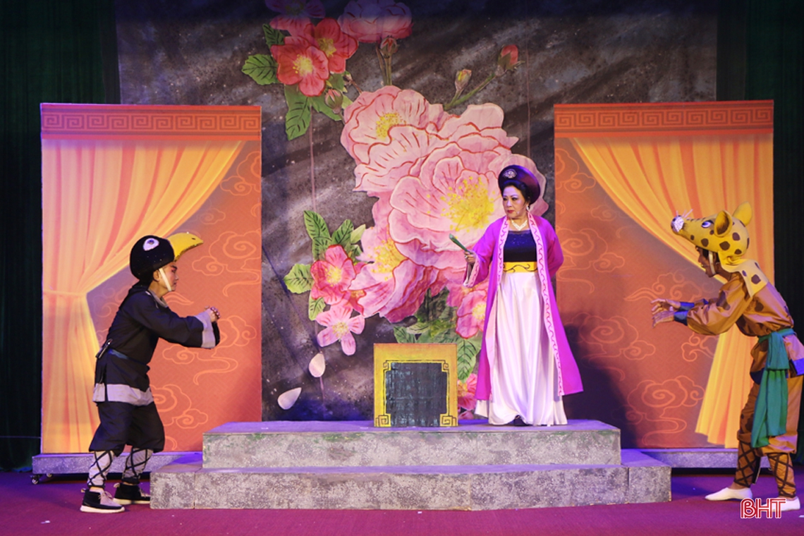 Công diễn vở kịch thơ “Hoạn Thư ghen”