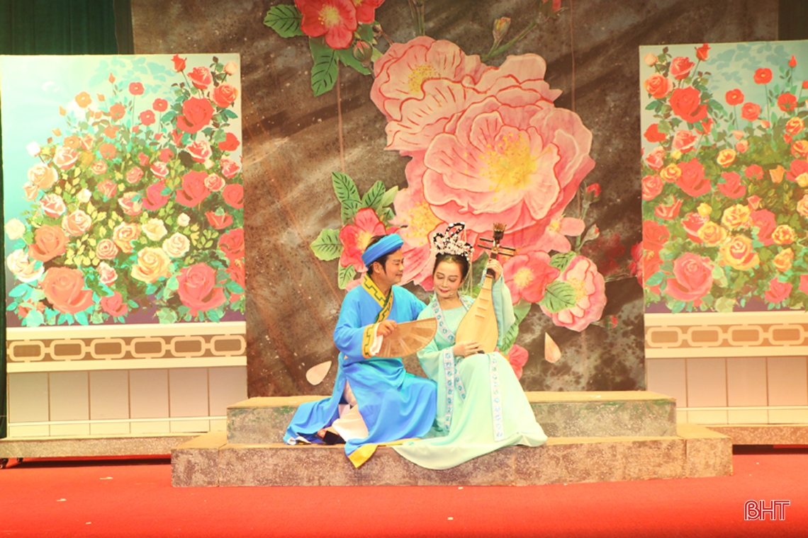 Công diễn vở kịch thơ “Hoạn Thư ghen”