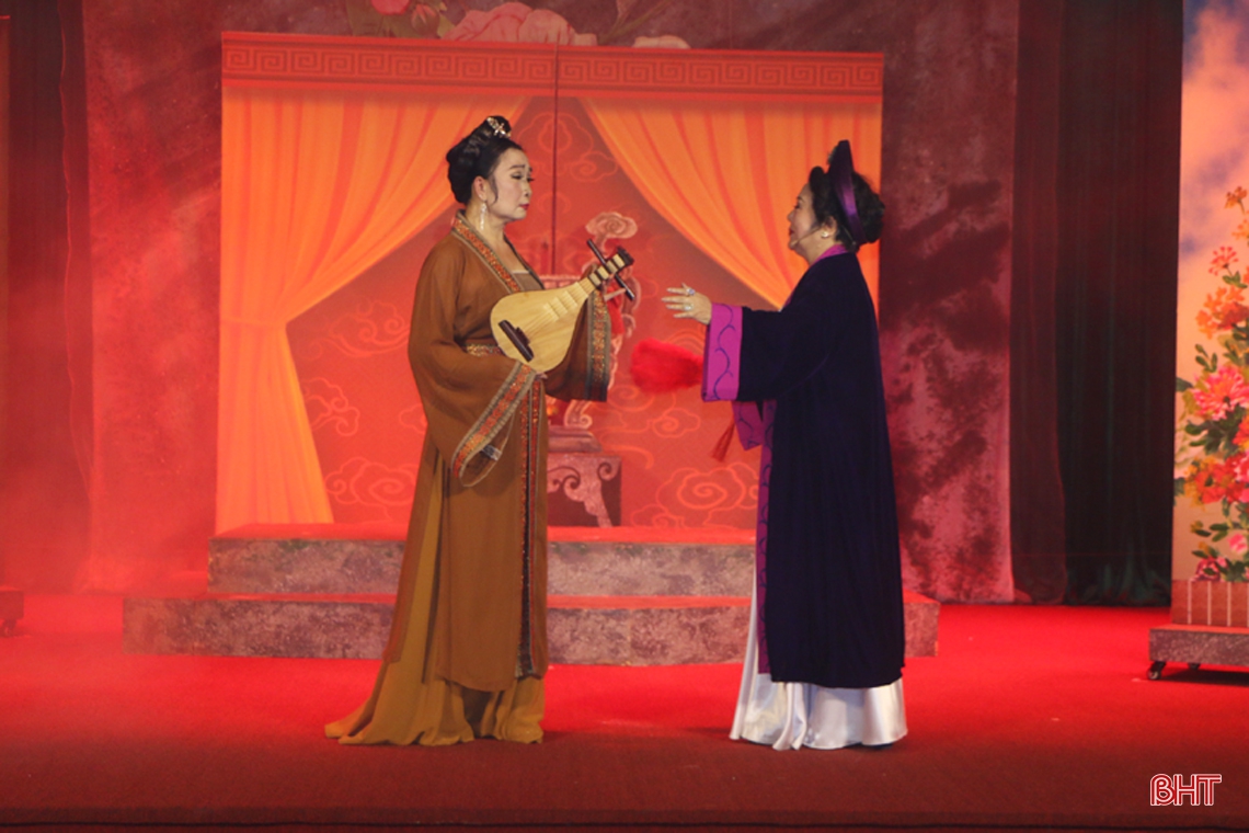 Công diễn vở kịch thơ “Hoạn Thư ghen”