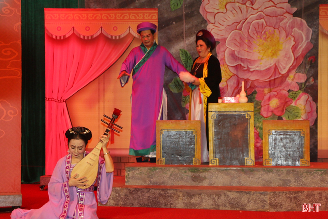 Công diễn vở kịch thơ “Hoạn Thư ghen”