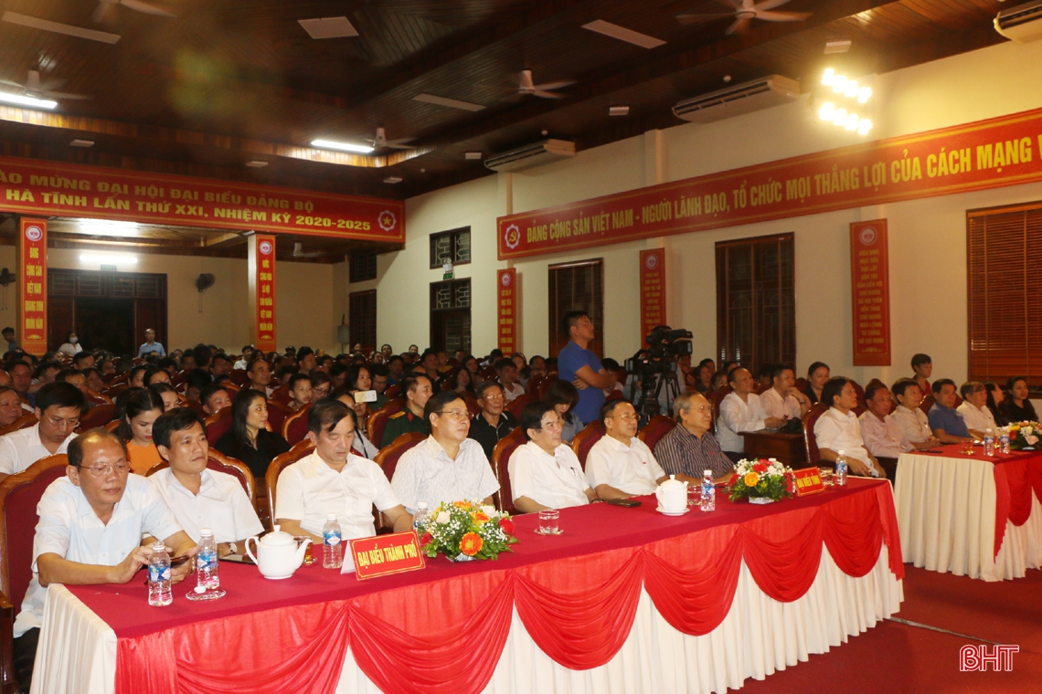 Công diễn vở kịch thơ “Hoạn Thư ghen”