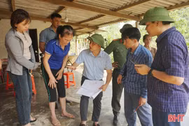 Cán bộ xã xuống tận thôn, vào tận vườn “gỡ nút thắt” từ cơ sở