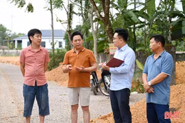 5 hộ dân ở xã miền núi Hà Tĩnh góp gần 130 triệu đồng để mở rộng đường 