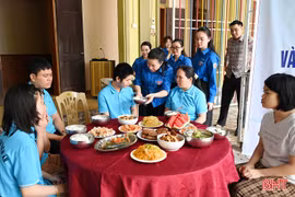 Những suất cơm nghĩa tình đến với người yếu thế ở Trung tâm Thiên Ân