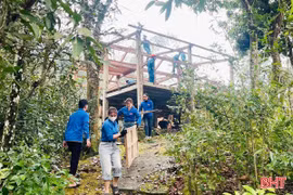 Hỗ trợ đồng bào dân tộc Chứt ở bản Giàng 2 xóa nhà tạm, ổn định cuộc sống