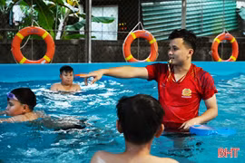 Tôi là huấn luyện viên dạy bơi miễn phí