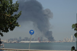 Khoảnh khắc tên lửa Iran lao xuống 'trái tim căn cứ hải quân Mỹ'