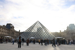 Pháp phanh phui mạng lưới gian lận vé kéo dài 10 năm tại Louvre