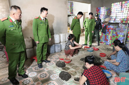 Hà Tĩnh: Phá đường dây làm “thuốc tăng cân đông y” từ bột ngô, thuốc tây 