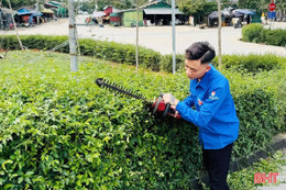 Tuổi trẻ ra quân chỉnh trang khu dân cư chào mừng Đại hội Đảng toàn quốc