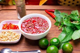 Sợ tiết canh lợn, chuyển sang ăn tiết canh dê có an toàn không?