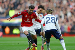 MU thoát thua Tottenham ở phút 90+6