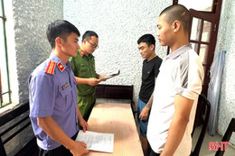 Bắt giam 2 đối tượng mua ma túy để sử dụng và bán kiếm lời