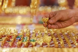 Giá vàng hôm nay 24/7/2025: Thế giới giảm, trong nước tăng cả 2 chiều