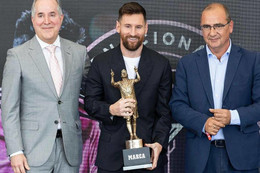 Messi nhận giải "cầu thủ thành công nhất lịch sử"