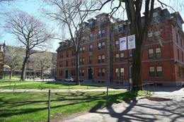 Thẩm phán chặn lệnh cấm Harvard tuyển sinh viên nước ngoài