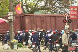 Xử lý nghiêm hành vi vi phạm an toàn giao thông đường sắt qua Hà Tĩnh