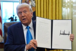 Tiền giấy USD sẽ được in chữ ký của ông Trump