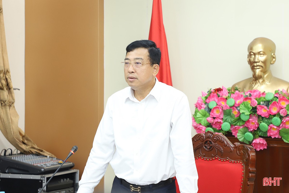 Phó Chủ tịch Thường trực HĐND tỉnh Trần Tú Anh kết luận hội nghị. bqbht_br_4.jpg