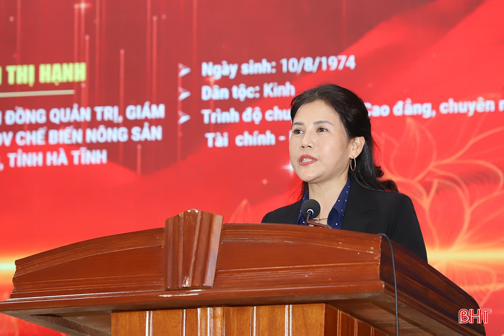 Bà Nguyễn Thị Hạnh - Chủ tịch HĐQT, Giám đốc Hợp tác xã Thương mại dịch vụ chế biến Nông sản Hạnh Cường trình bày chương trình hành động.