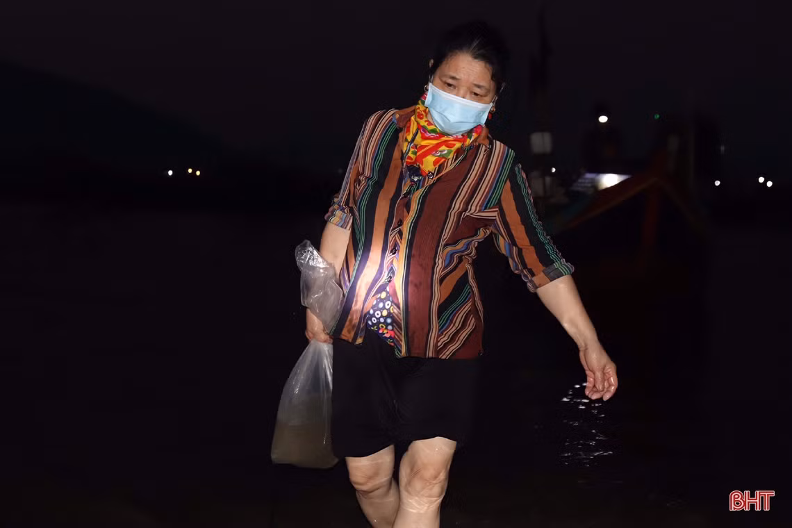 Về Hà Tĩnh đừng quên ghé chợ cá Cồn Gò!