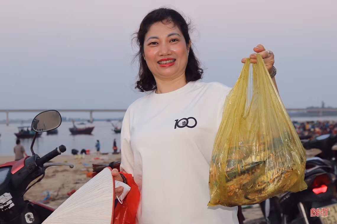 Về Hà Tĩnh đừng quên ghé chợ cá Cồn Gò!