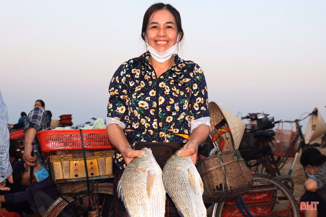 Về Hà Tĩnh đừng quên ghé chợ cá Cồn Gò!