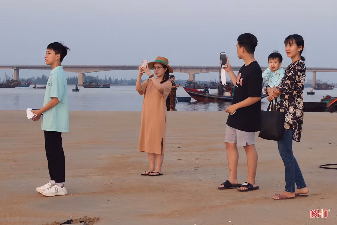 Về Hà Tĩnh đừng quên ghé chợ cá Cồn Gò!