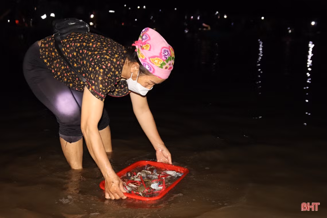 Về Hà Tĩnh đừng quên ghé chợ cá Cồn Gò!