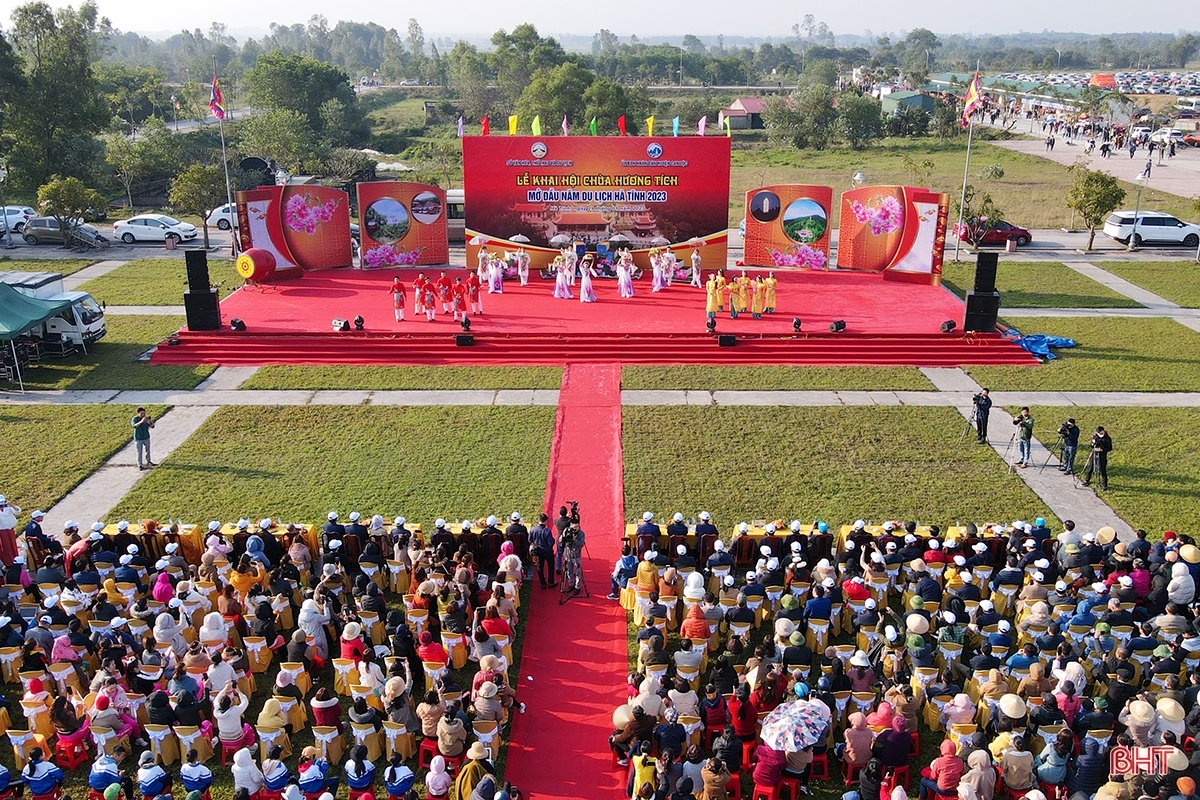 Khai hội chùa Hương Tích - mở đầu năm du lịch Hà Tĩnh 2023