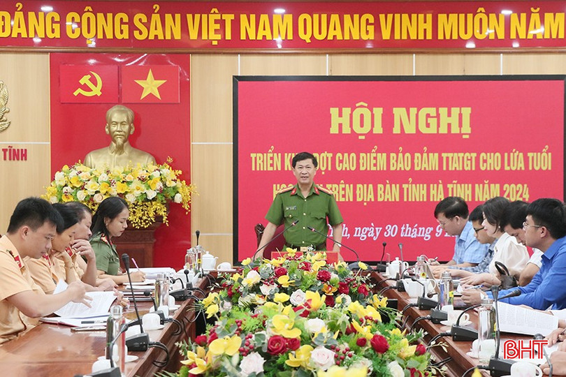 Đại tá Đặng Hoài Sơn - Phó Giám đốc Công an tỉnh chủ trì hội nghị. hn.JPG