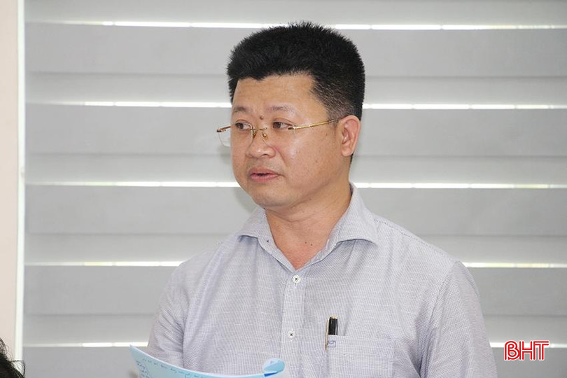 Giám đốc Trung tâm Khuyến nông tỉnh Nguyễn Hữu Ngọc báo cáo thực hiện chính sách, pháp luật đối với người lao động hợp đồng tại đơn vị. nguyễn hữu ngọc.JPG