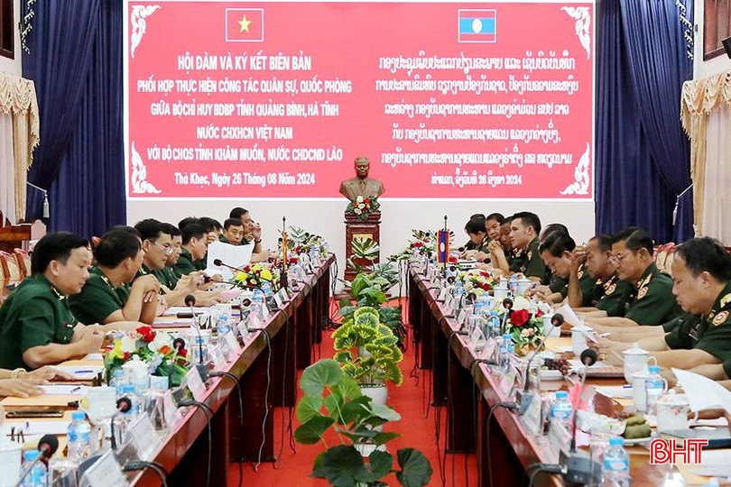 Hội đàm về công tác quân sự, quốc phòng các tỉnh Hà Tĩnh, Quảng Bình, Khăm Muồn. 2.JPG