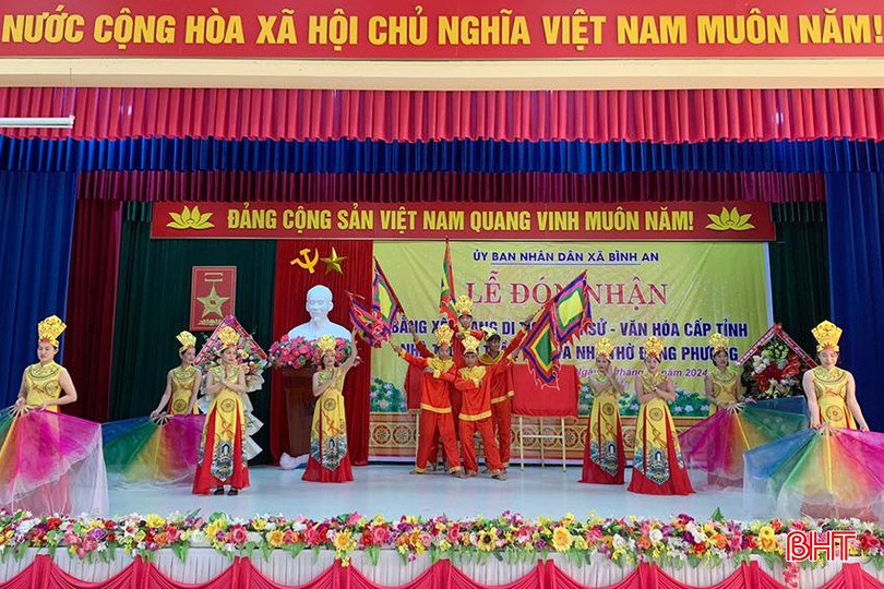 Các tiết mục văn nghệ mang đậm hồn thiêng sông núi, hướng về ngàn xưa. 1.jpg