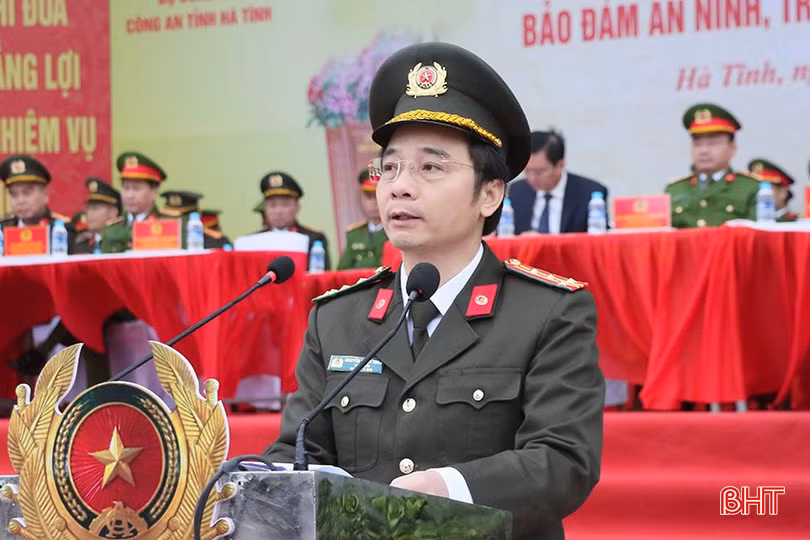 Đại tá Nguyễn Xuân Thao - Giám đốc Công an tỉnh phát lệnh ra quân.