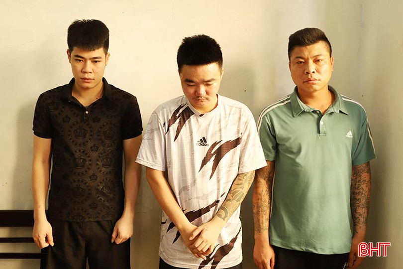 Công an huyện Hương Khê ra quyết định khởi tố bị can 3 đối tượng Nguyễn Tiến Thành, Nguyễn Mạnh Thư và Lê Tuấn Anh. đối tượng Thành, Thư, Anh bị cơ quan điều tra bắt giữ.JPG