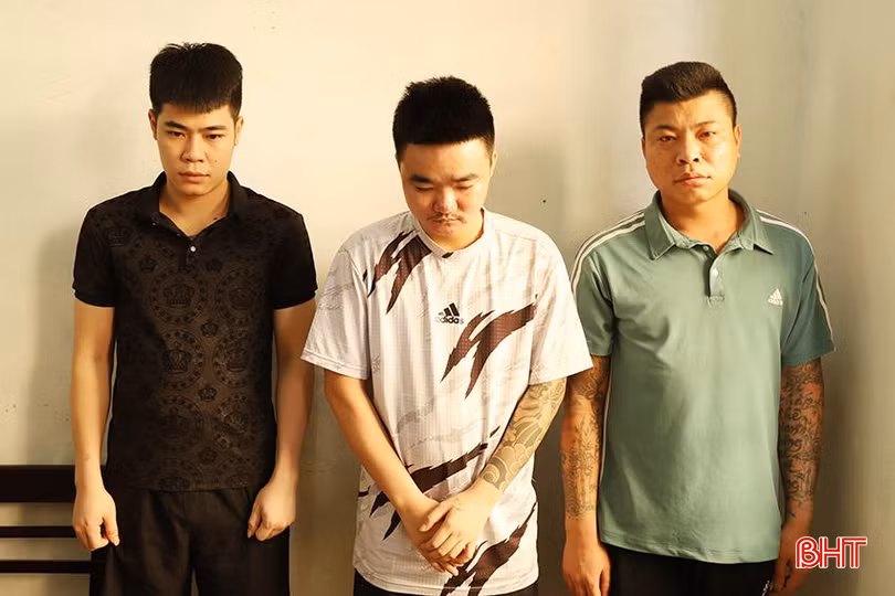 đối tượng Thành, Thư, Anh bị cơ quan điều tra bắt giữ.JPG