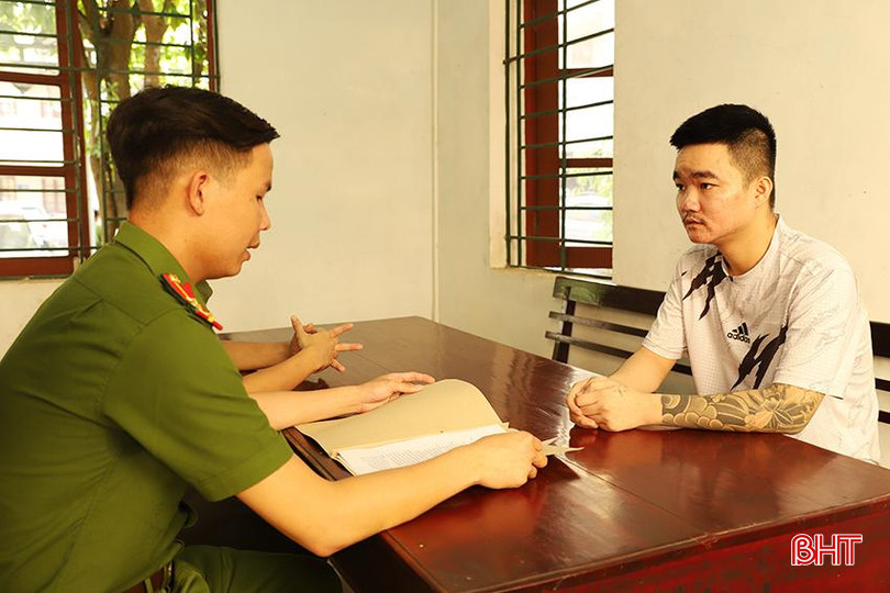 Cơ quan điều tra lấy lời khai đối tượng Nguyễn Tiến Thành. đối tượng Nguyễn Tiến Thành.JPG
