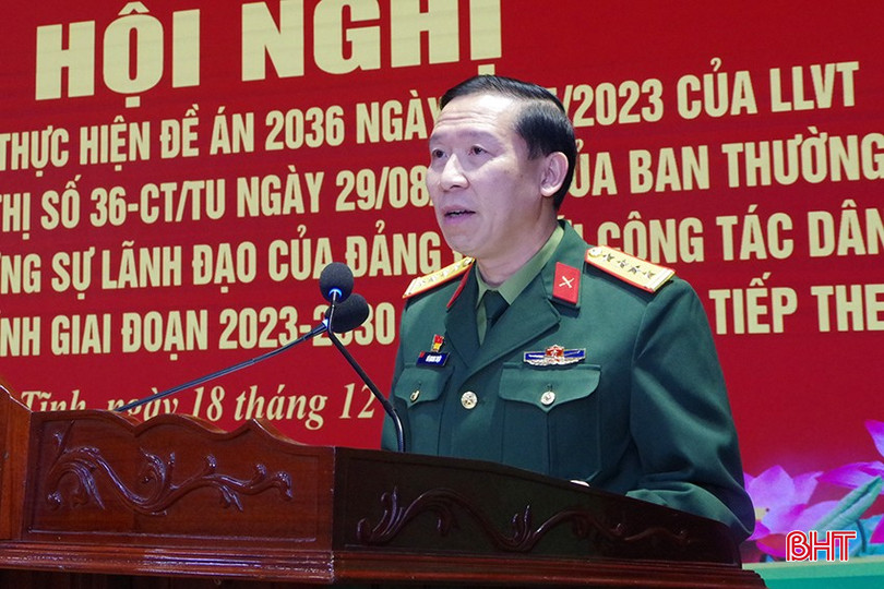 Đại tá Võ Quang Thiện - Chính ủy Bộ CHQS tỉnh phát biểu tại hội nghị. bqbht_br_8.jpg