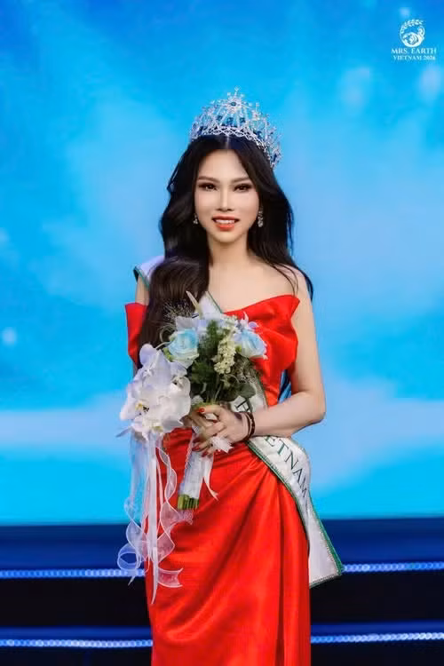 Vượt qua 19 thí sinh, Nguyễn Khuê Thu, đến từ Bắc Ninh, chính thức đăng quang ngôi vị Hoa hậu Mrs Earth Vietnam 2026.