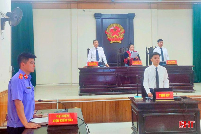 Kiểm sát viên Tôn Đức Phong (Viện KSND tỉnh) trong lần tham dự phiên toà rút kinh nghiệm. z5644417179437_fcbd5f43cd4f56940c57f0dfe2802c37 (1).jpg