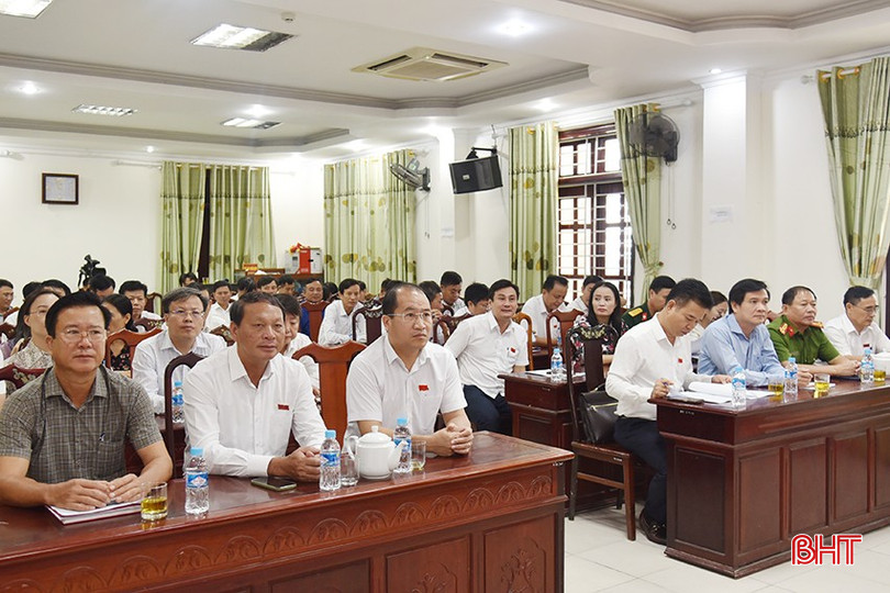 Đại biểu HĐND huyện Lộc Hà khóa IV tham gia kỳ họp chuyên đề về sáp nhập đơn vị hành chính. DSC_0827.JPG