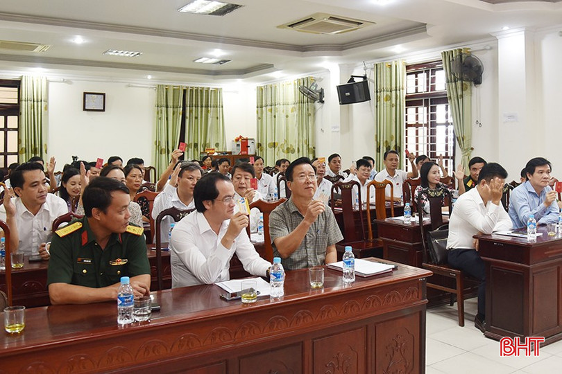 100% đại biểu nhất trí thông qua Nghị quyết về chủ trương sáp nhập đơn vị hành chính cấp huyện, cấp xã giai đoạn 2023 – 2025 DSC_0869.JPG