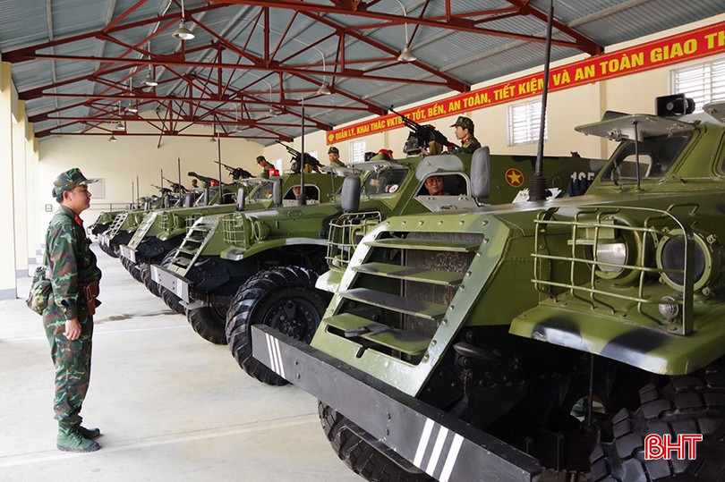 Trung tướng Hà Thọ Bình - Tư lệnh Quân khu 4 kiểm tra công tác SSCĐ tại Đại đội trinh sát cơ giới thuộc Phòng Tham mưu, Bộ CHQS tỉnh. bqbht_br_24.jpg